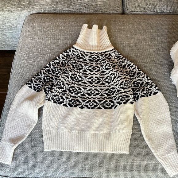 NWT AVANTLOOK Sweater! - Picture 10 of 10